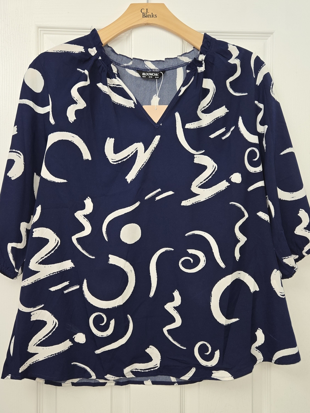 BloomChic US 12 Navy Blue Abstract Graphic V-Neck Blouse 3/4 Sleeve NWT